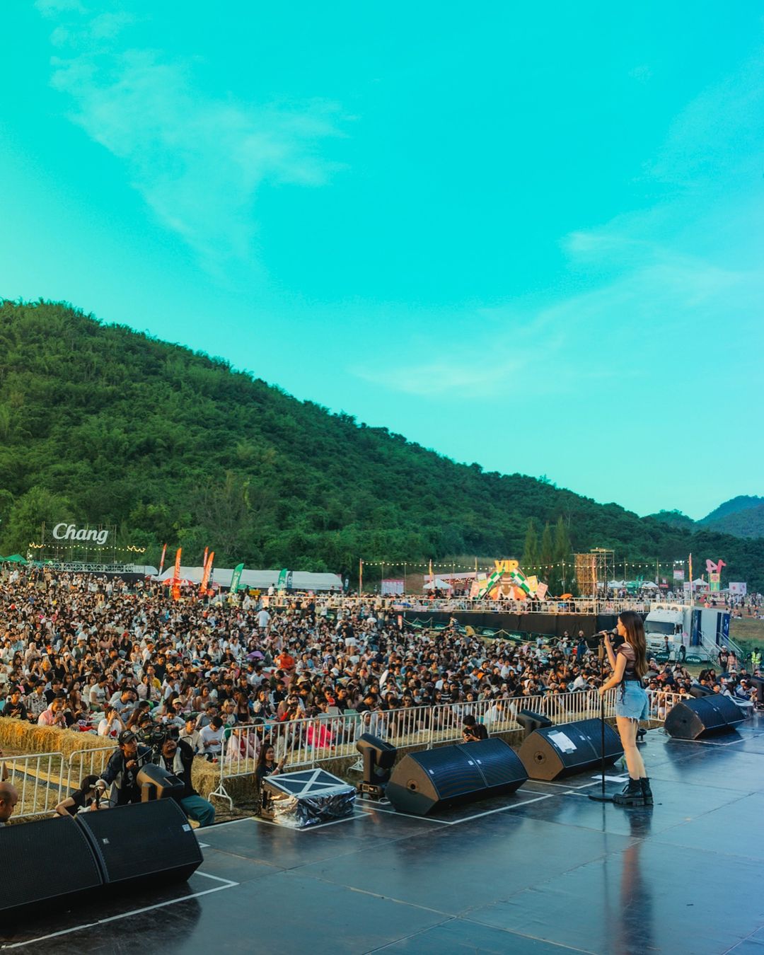 วี - วิโอเลต วอเทียร์