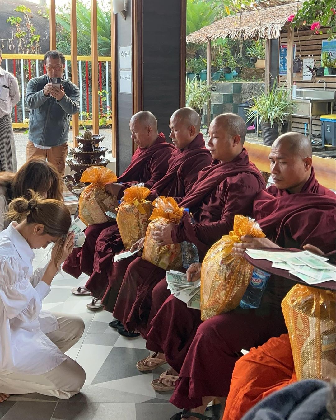 วิว - วรรณรท สนธิไชย