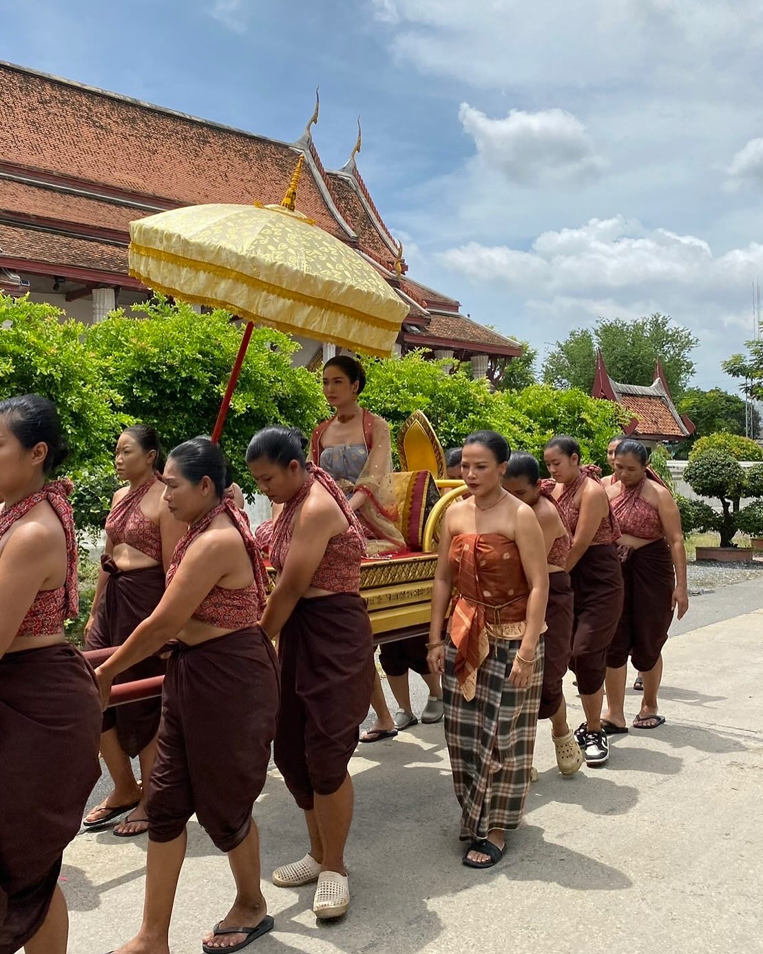 เฟิร์น - นพจิรา ฤกษ์ขจรนามกุล