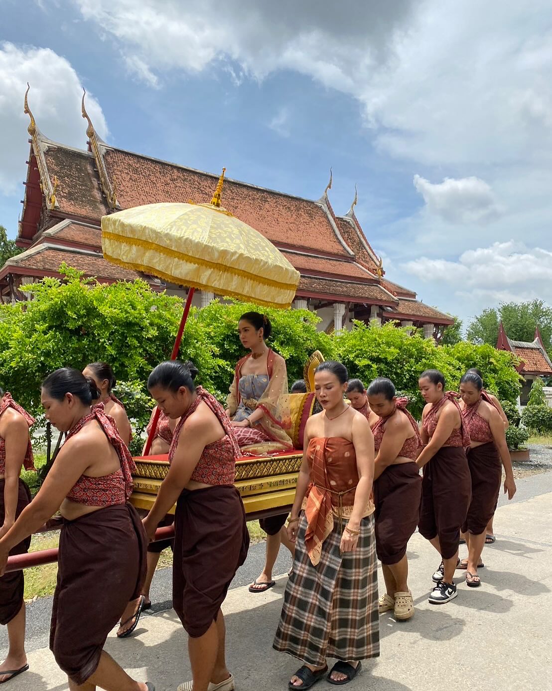 เฟิร์น - นพจิรา ฤกษ์ขจรนามกุล