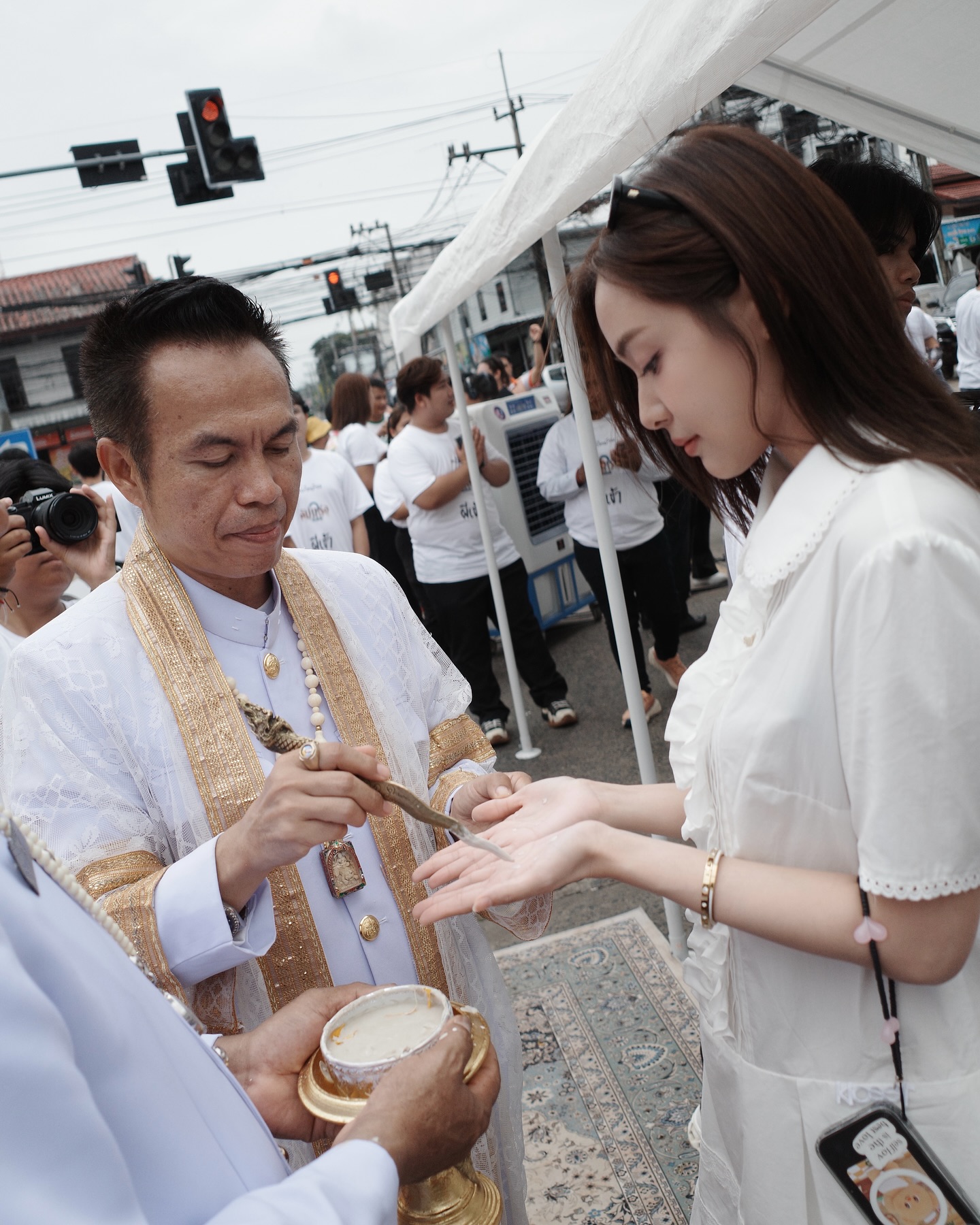 อุ้ม - อิษยา ฮอสุวรรณ
