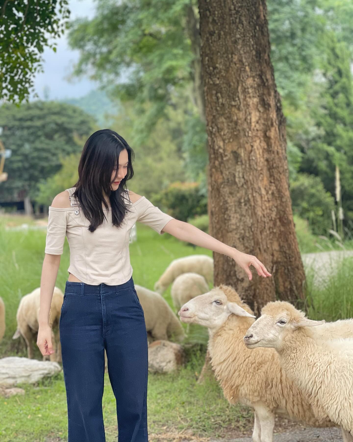 เนย - กานต์ธีรา วัชรทัศนกุล