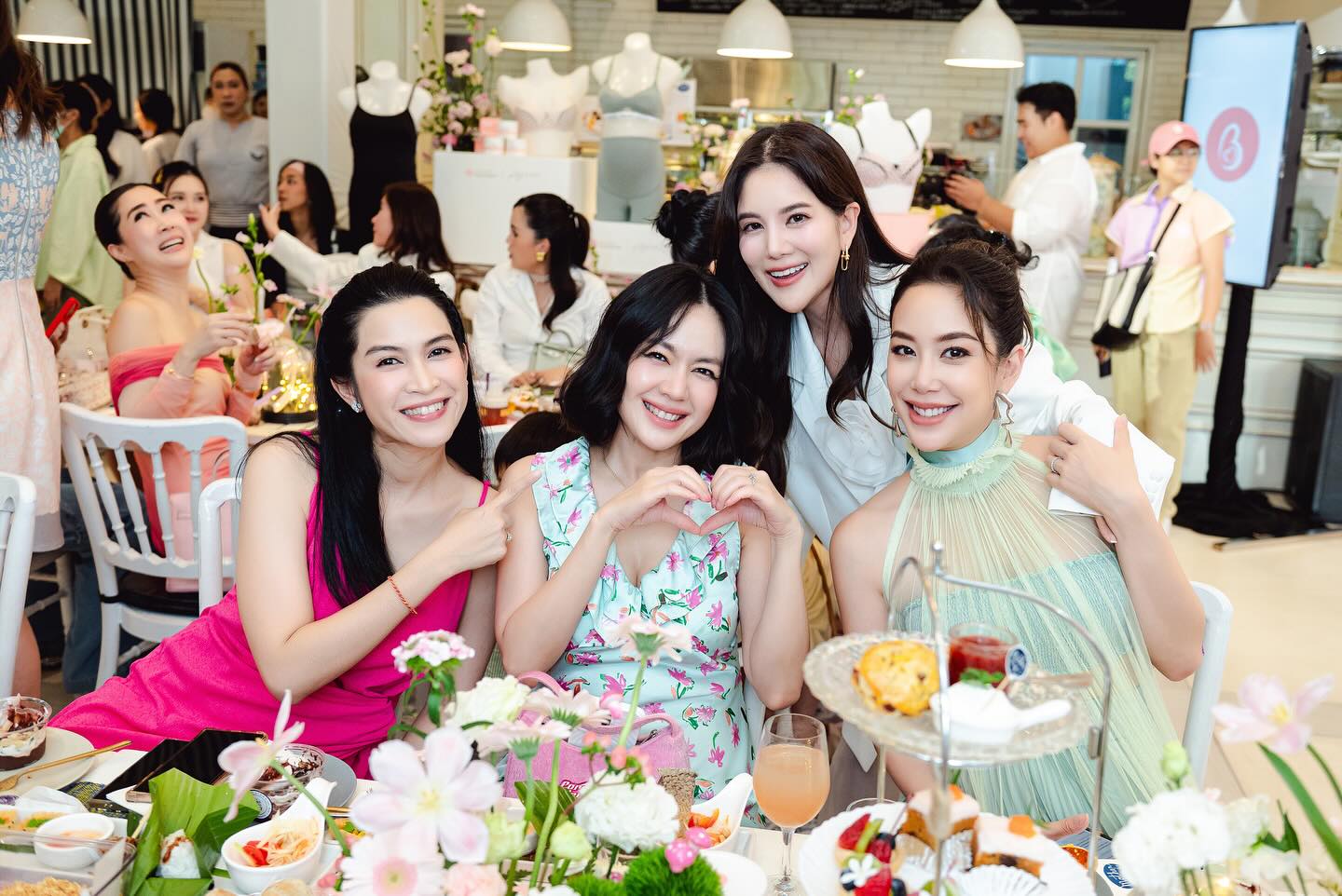 ดา - ธนิดา ธรรมวิมล