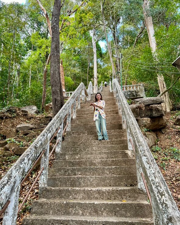 แพรวา - ณิชาภัทร ฉัตรชัยพลรัตน์