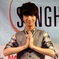 ซองฮา อวดลีลาการเล่นกีตาร์สุดพริ้วให้แฟนๆ ในไทยได้ชม